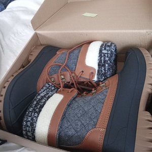 Women's winter boots size 9